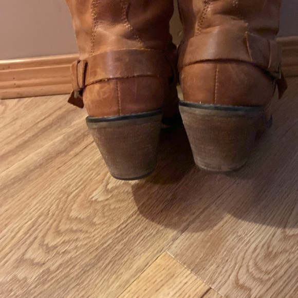 Steve Madden soft leather boots. - Picture 2 of 10